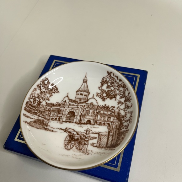 Royal Doulton Singapore Goodwood Park Hotel Trinket Plate w/ Box - Picture 4 of 6